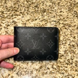 LOUIS VUITTON MENS MONOGRAM ECLIPSE WALLET. LIGHTLY USED. WITH E-RECEIPT.